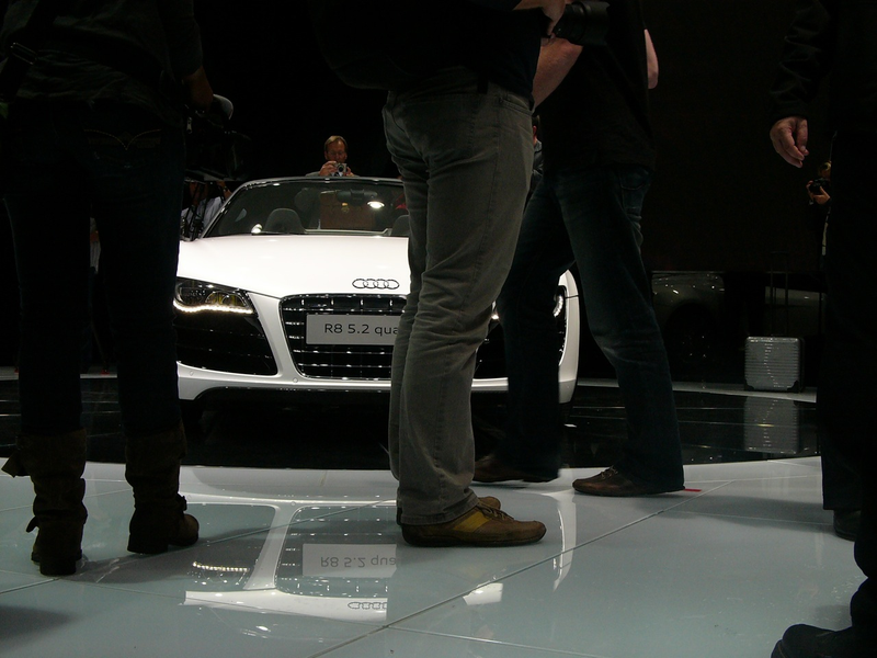 Illustration for article titled Audi R8 5.2 FSI Spyder: Live Photos